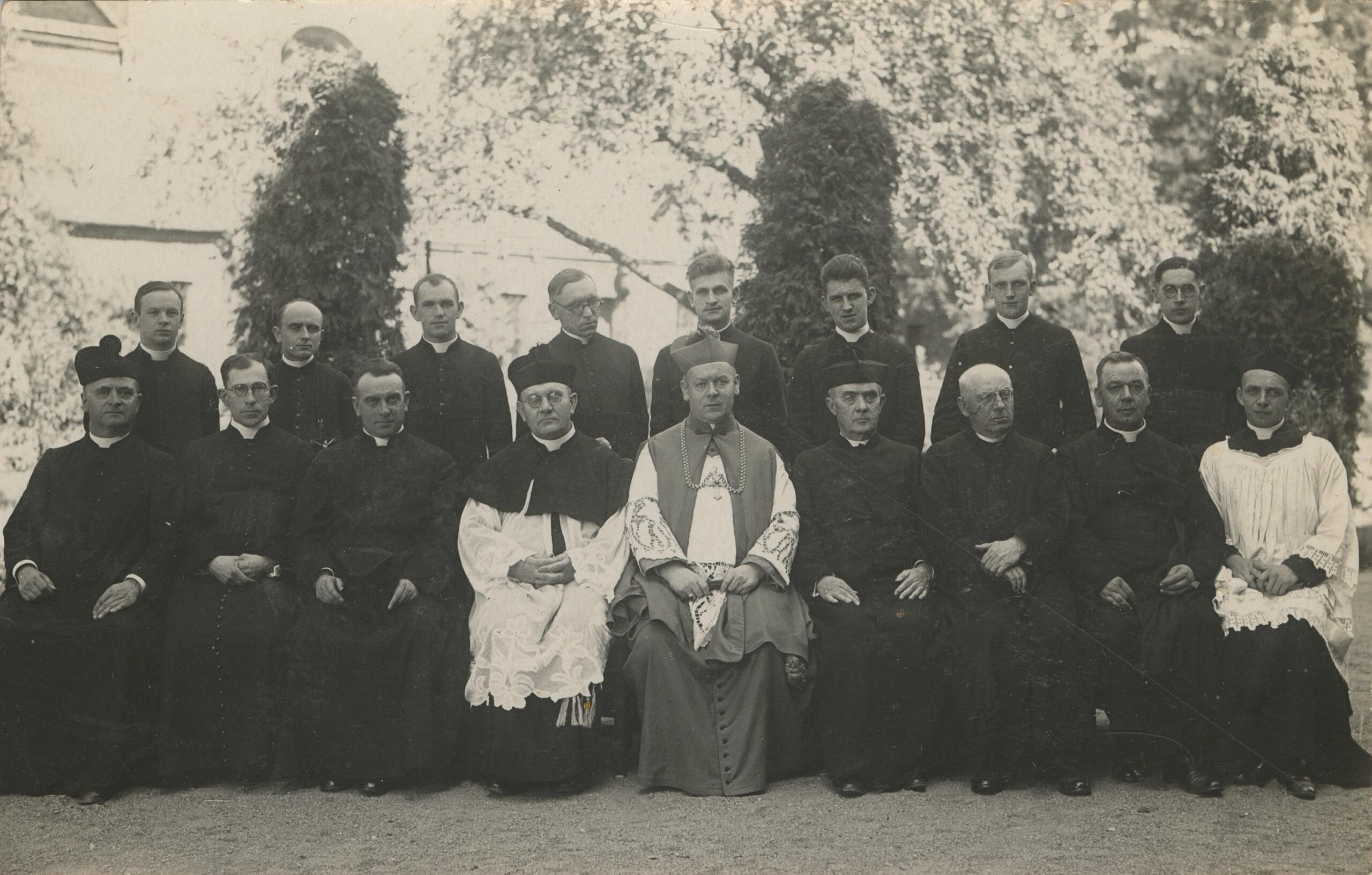 Dłużyna. Wizytacja ks. biskupa Walentego Dymka , 1933 rok, Leszno, Foto „Studjo”